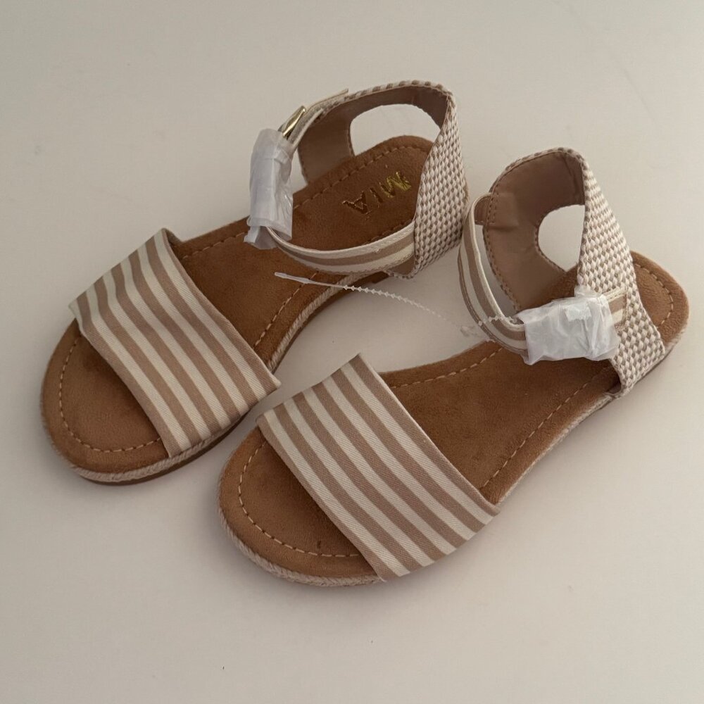 New Stitch Fix Mia Big Girls Ivory Beige Sandals Youth Size 4